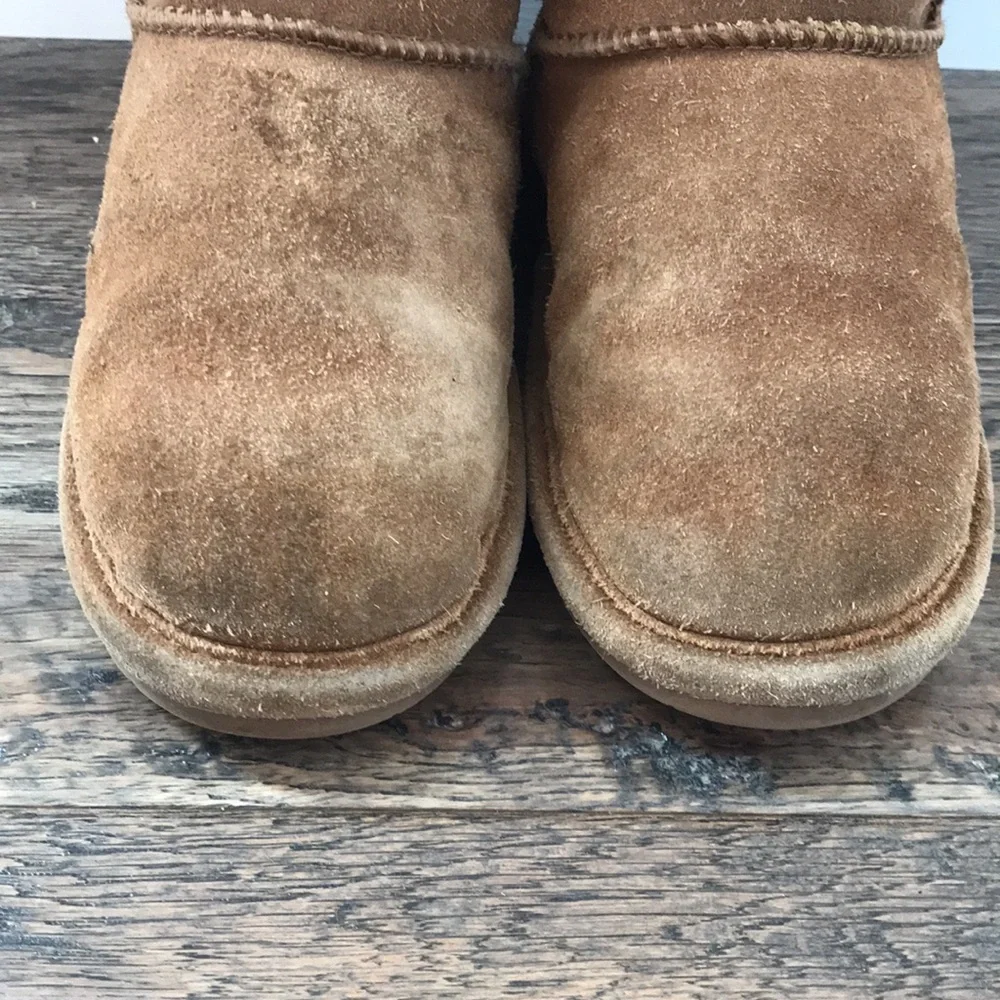 Bearpaw Emma Boots (size 11)